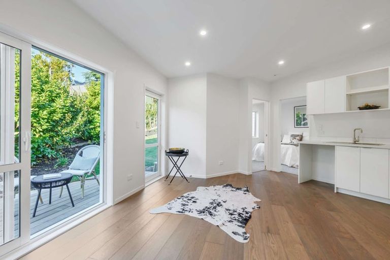 Photo of property in 299 Whangaparaoa Road, Red Beach, 0932