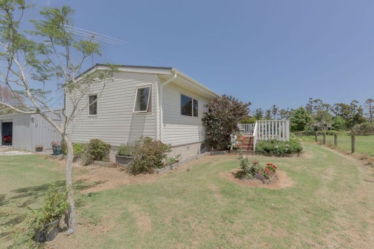 Photo of property in 37 Te Pua School Road, Helensville, 0875