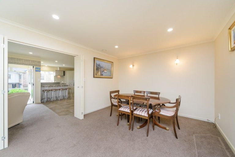 Photo of property in 1 Silkwood Place, Fitzherbert, Palmerston North, 4410