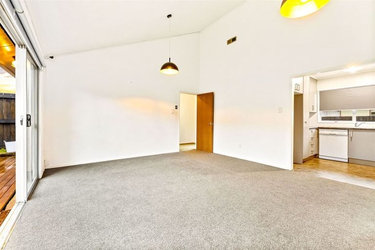 Photo of property in 1/30 Takapu Street, Henderson, Auckland, 0612