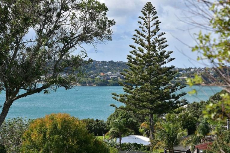 Photo of property in 14 Melandra Road, Stanmore Bay, Whangaparaoa, 0932