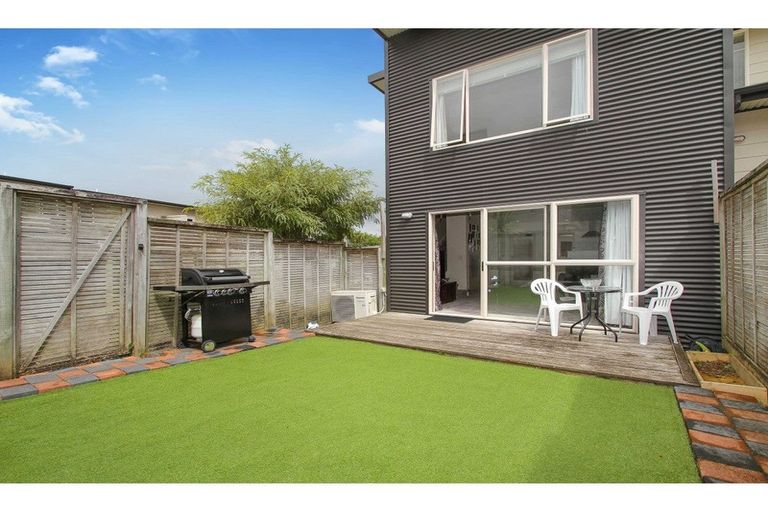 Photo of property in 1/206 Manuka Road, Bayview, Auckland, 0629