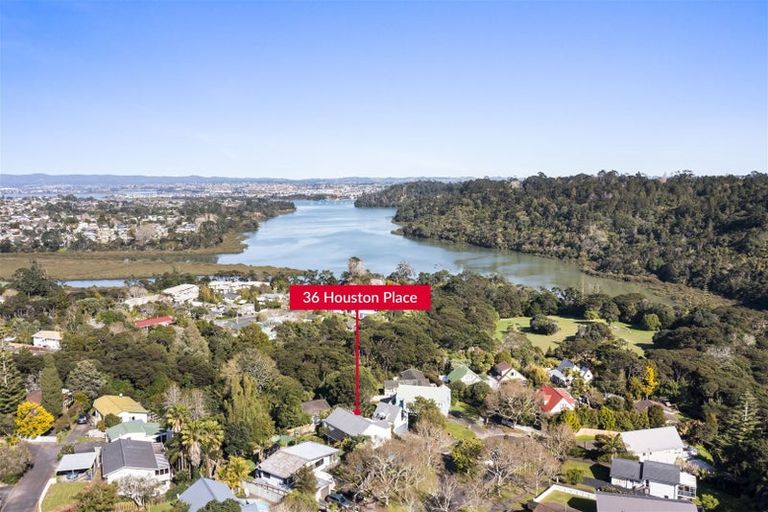 Photo of property in 36 Houston Place, Bayview, Auckland, 0629