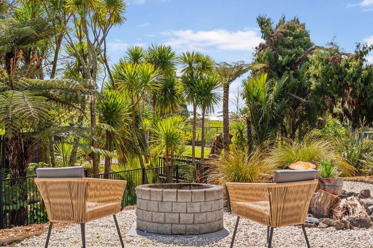 Photo of property in 18 Grassmere Road, Henderson Valley, Auckland, 0612