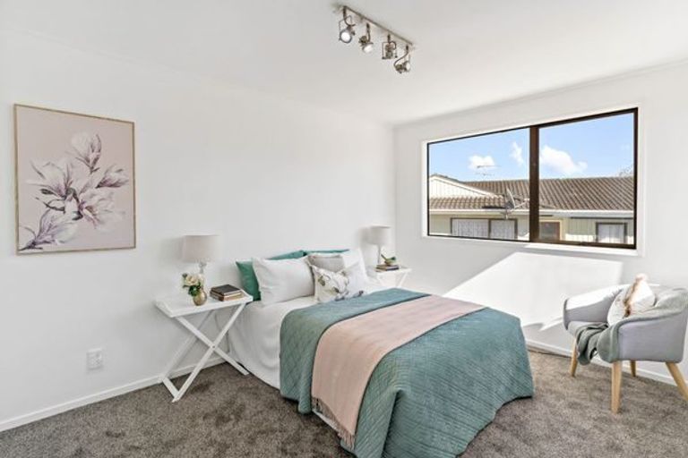 Photo of property in 9 Massine Place, Randwick Park, Auckland, 2105