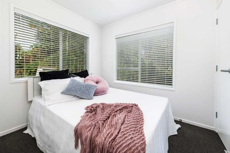 Photo of property in 2/25 Lucinda Place, Glen Eden, Auckland, 0602