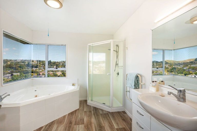 Photo of property in 56 Molyneux Close, Whitby, Porirua, 5024