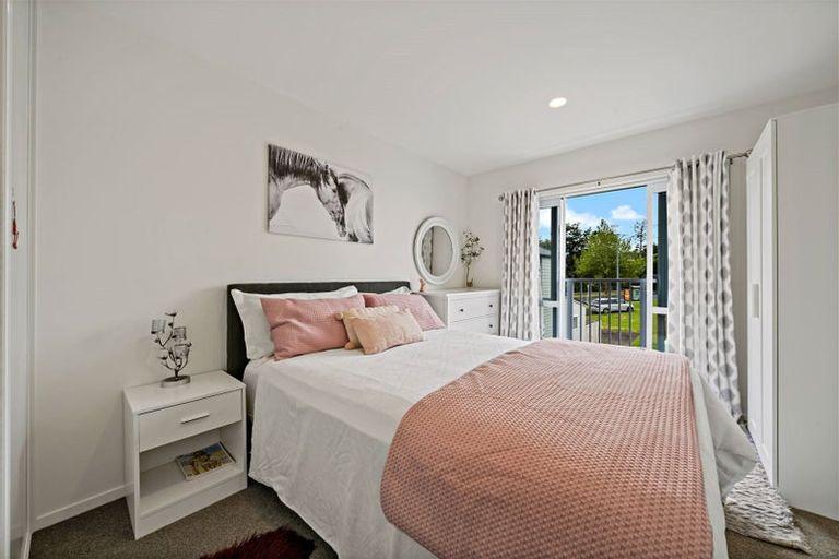 Photo of property in 12/30 John Jennings Drive, Oteha, Auckland, 0632