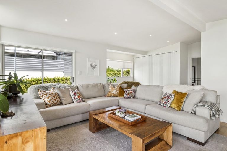 Photo of property in 53 Parr Terrace, Castor Bay, Auckland, 0620