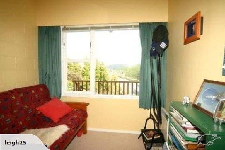 Photo of property in 30a Huntingdon Street, Northland, Wellington, 6012