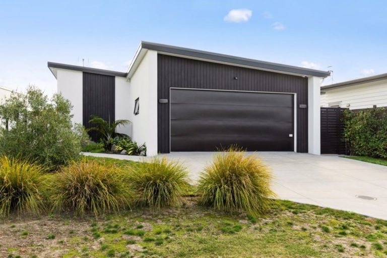 Photo of property in 82 Coast Boulevard, Papamoa Beach, Papamoa, 3118