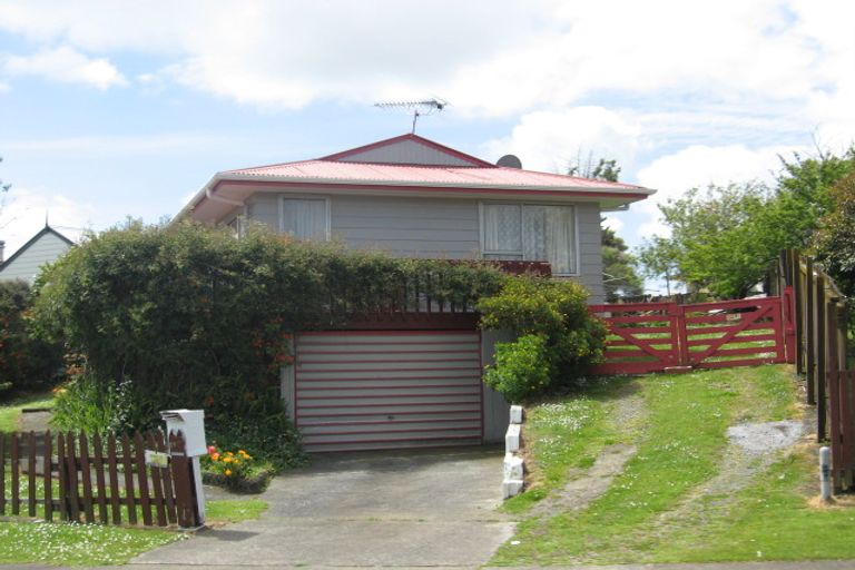 Photo of property in 27 Moncrieff Avenue, Clendon Park, Auckland, 2103