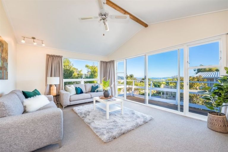 Photo of property in 1 Viscount Grove, Kelson, Lower Hutt, 5010
