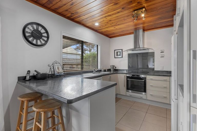 Photo of property in 28 Webb Place, Papamoa Beach, Papamoa, 3118