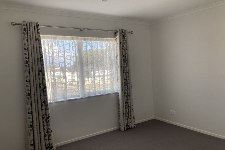 Photo of property in 37 Mettam Drive, Swanson, Auckland, 0614