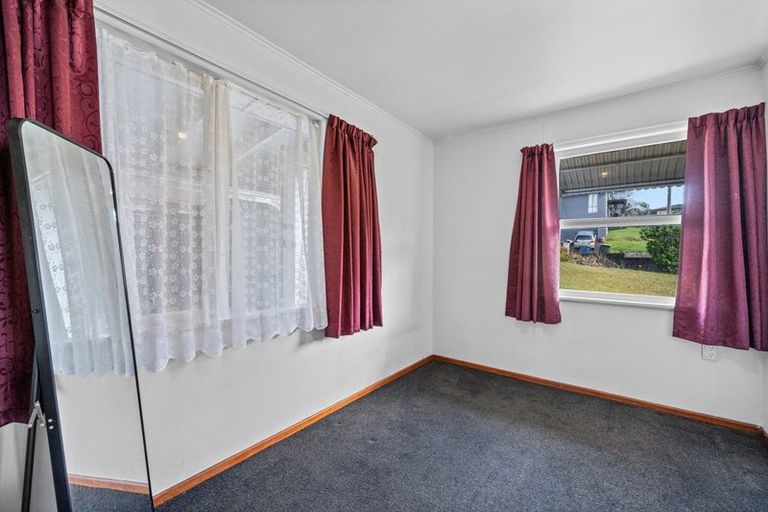 Photo of property in 35 Beaubank Road, Kelston, Auckland, 0602