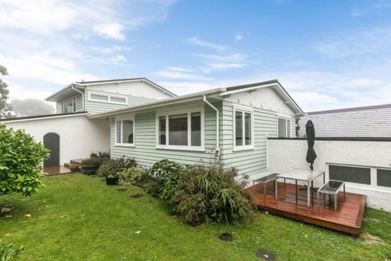 Photo of property in 19 Kingston Heights Road, Kingston, Wellington, 6021