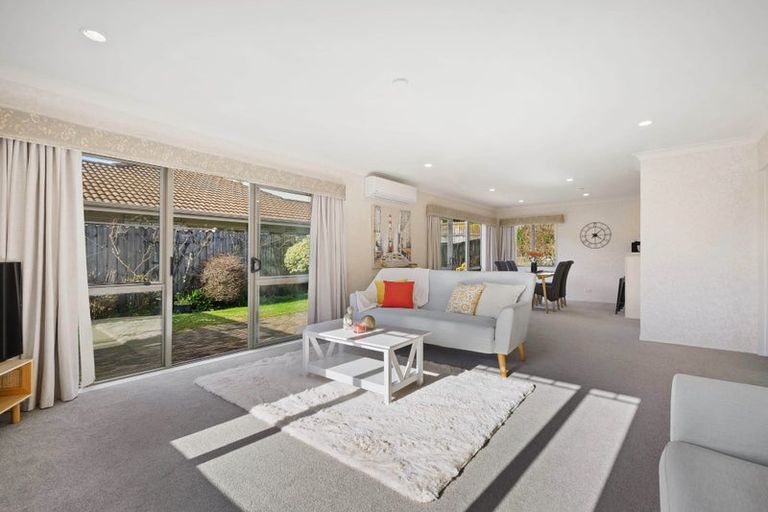 Photo of property in 74 Hillwell Drive, Henderson, Auckland, 0612