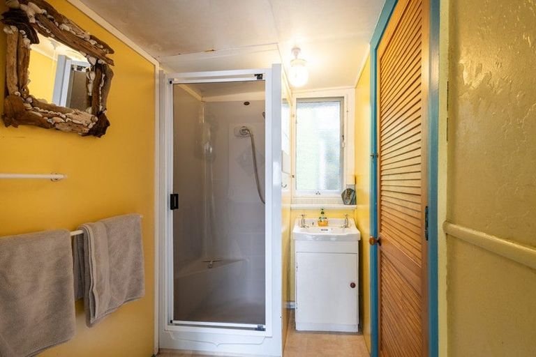 Photo of property in 63 Sea View Road, Baylys Beach, 0377