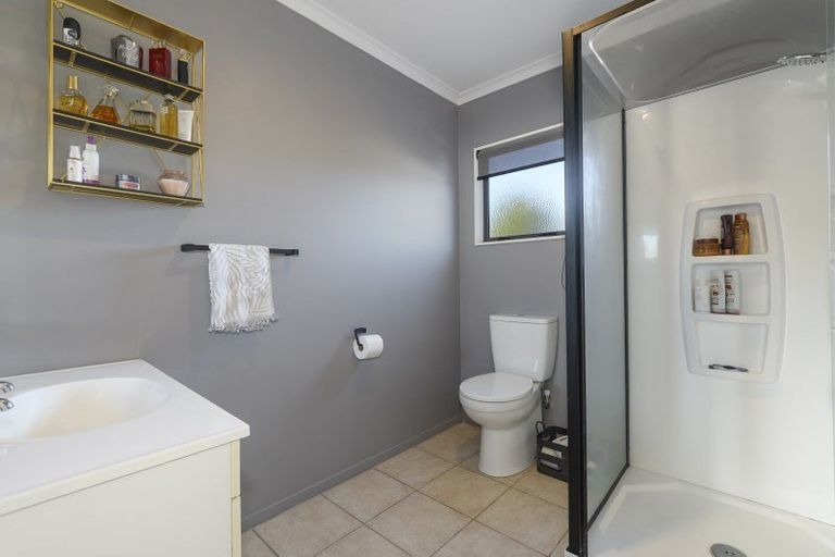 Photo of property in 1 Lysaght Place, Welcome Bay, Tauranga, 3112