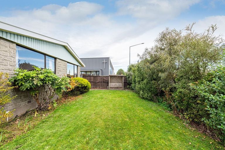 Photo of property in 100 Farrington Avenue, Bishopdale, Christchurch, 8053