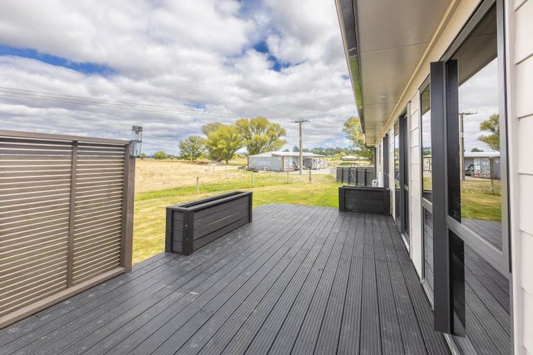 Photo of property in 1 Elm Place, Waipukurau, 4284