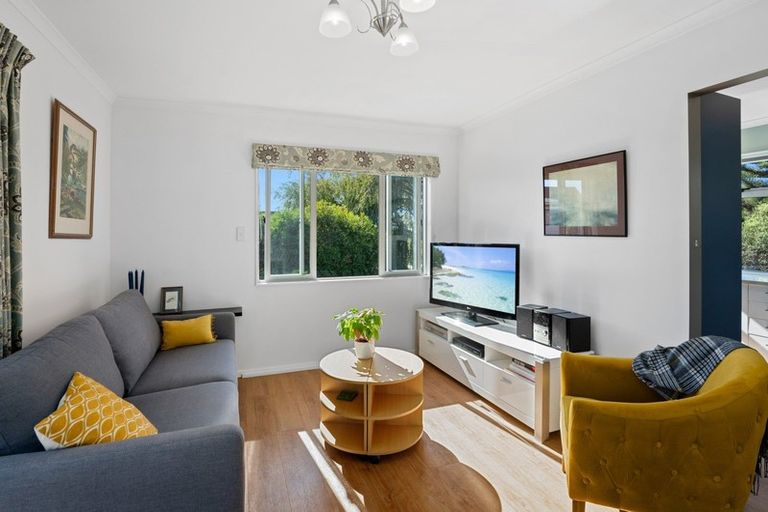 Photo of property in 15 Napier Grove, Waikanae Beach, Waikanae, 5036