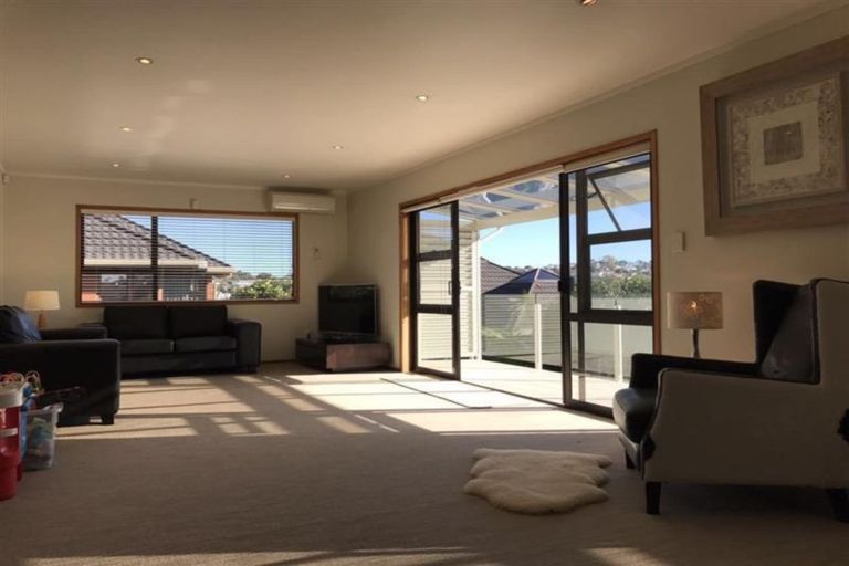 Photo of property in 1/28 Rangitoto Terrace, Milford, Auckland, 0620