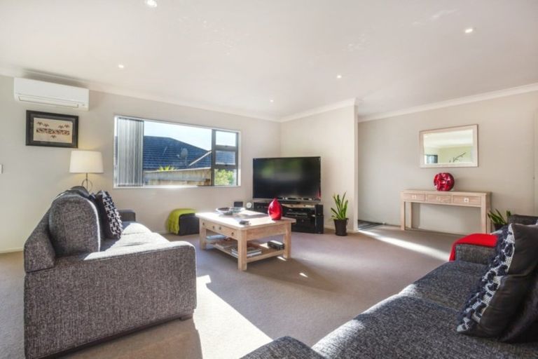 Photo of property in 12 Spritsail Place, Whitby, Porirua, 5024