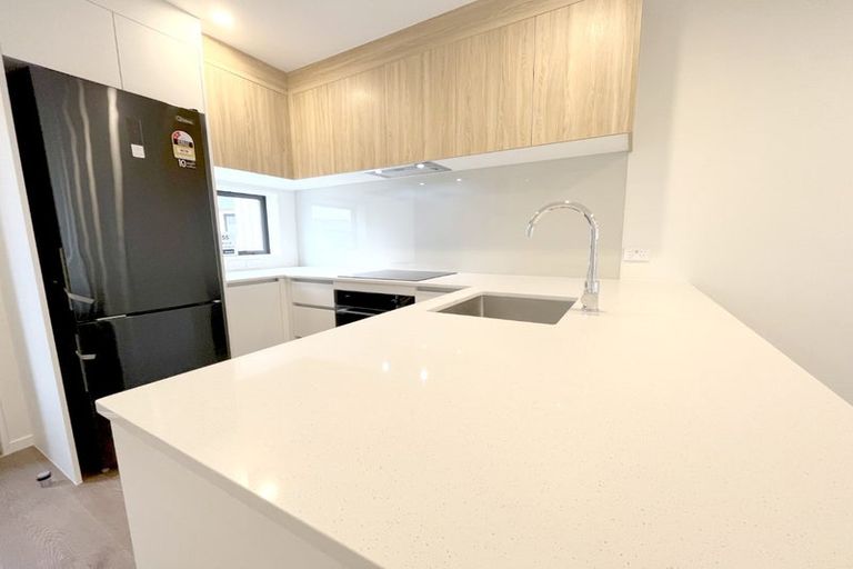 Photo of property in 6/327 Glengarry Road, Glen Eden, Auckland, 0602