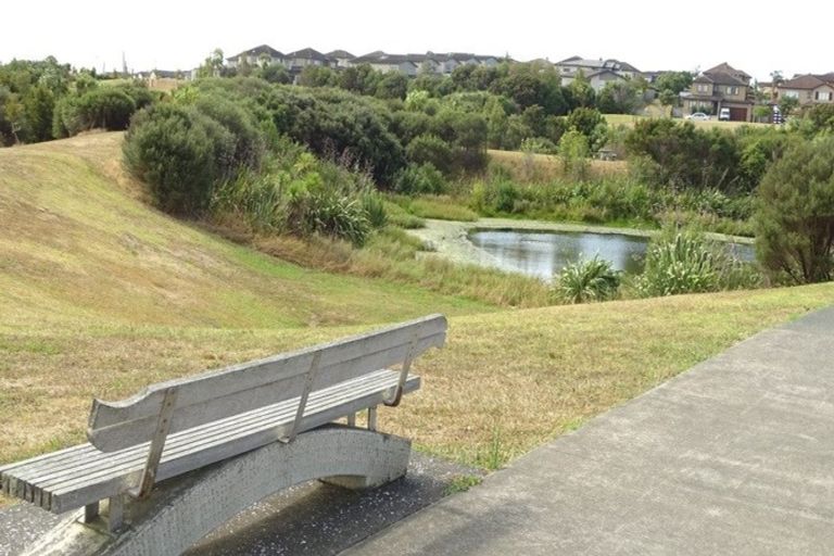 Photo of property in 28 Salford Crescent, Flat Bush, Auckland, 2019