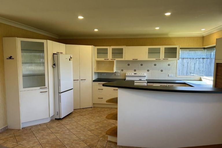 Photo of property in 64 Guildford Drive, Paraparaumu, 5032