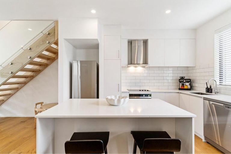 Photo of property in 6/82 East Coast Road, Milford, Auckland, 0620