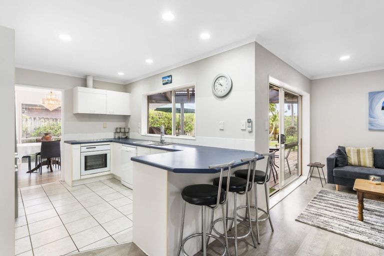 Photo of property in 9 Corfield Way, Burswood, Auckland, 2013