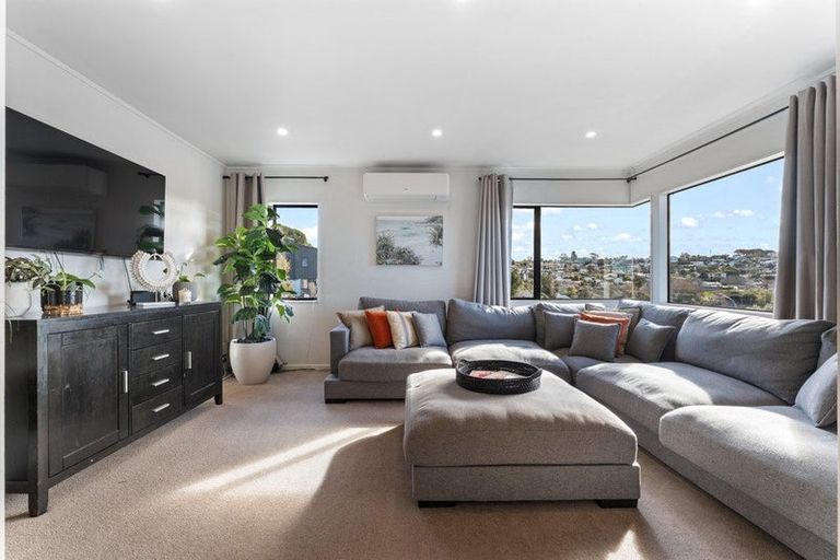 Photo of property in 10 Camilla Grove, Totara Vale, Auckland, 0629