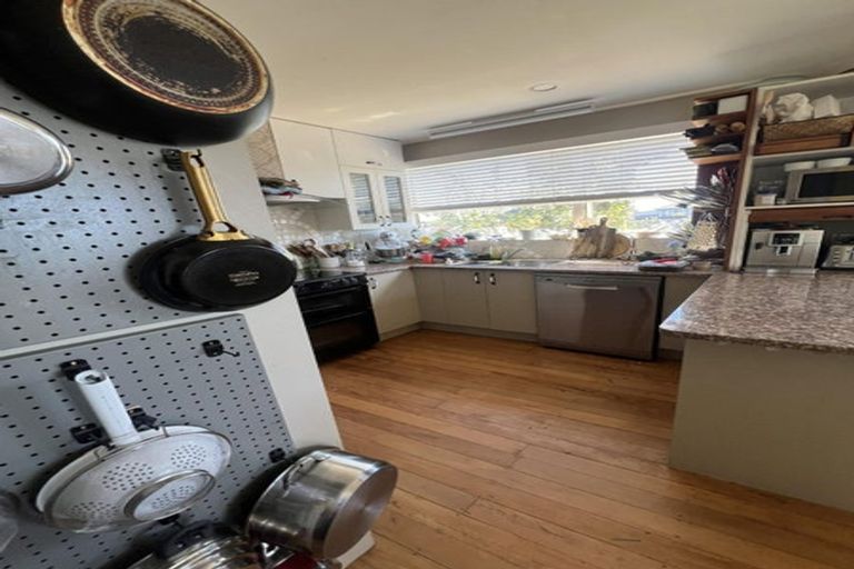 Photo of property in 102 Effingham Street, North New Brighton, Christchurch, 8083