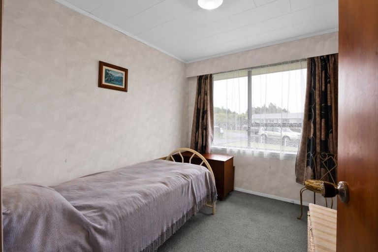 Photo of property in 6 Kamahi Place, Inglewood, 4330