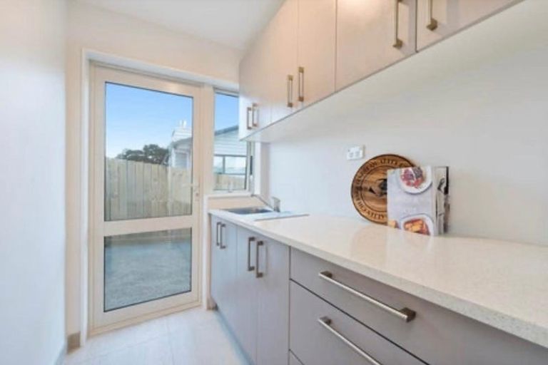 Photo of property in 95 San Valentino Drive, Henderson, Auckland, 0612