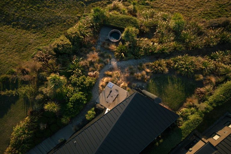 Photo of property in 14 Caithness Court, Jacks Point, Queenstown, 9371