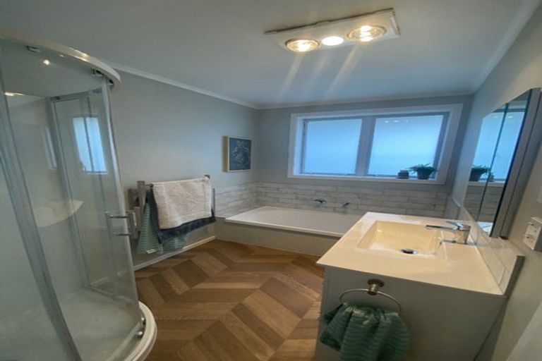 Photo of property in 2 Mayfair Place, Tawa, Wellington, 5028