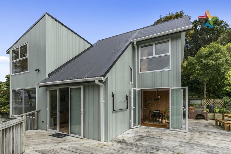 Photo of property in 21a Walnut Way, Maungaraki, Lower Hutt, 5010