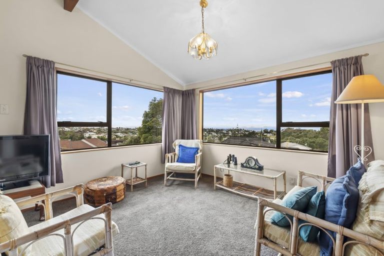 Photo of property in 31 Bellbird Rise, Murrays Bay, Auckland, 0630