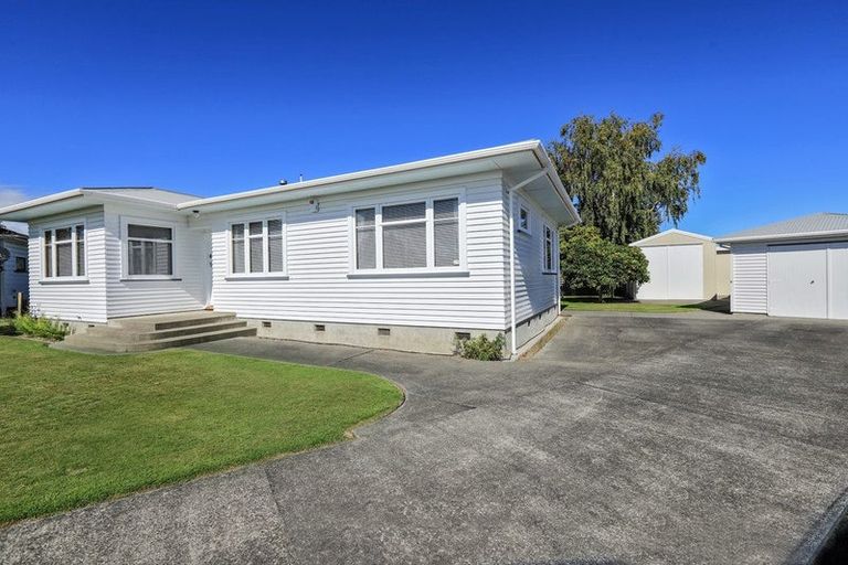 Photo of property in 437 Dalcross Street, Mayfair, Hastings, 4122