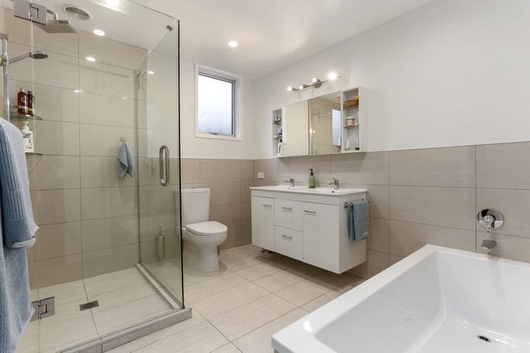 Photo of property in 903 West Coast Road, Waiatarua, Auckland, 0604