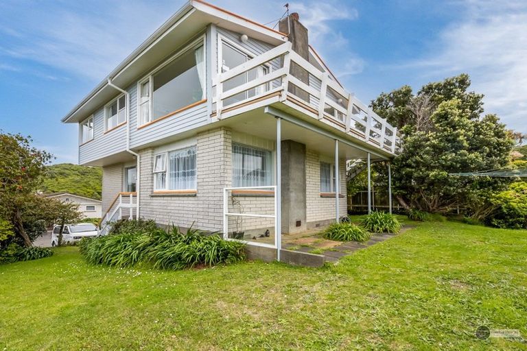 Photo of property in 23 Bushey Way, Maungaraki, Lower Hutt, 5010