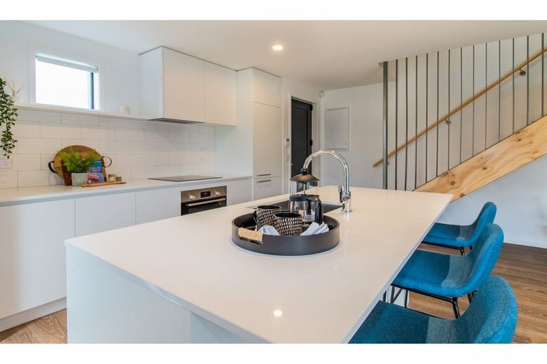 Photo of property in 1/23 Hills Road, Edgeware, Christchurch, 8013