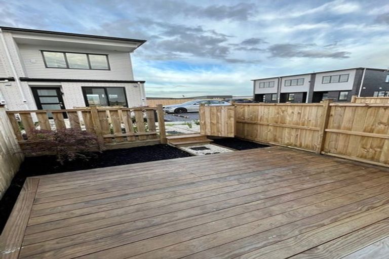 Photo of property in 3/86 Fred Taylor Drive, Westgate, Auckland, 0814