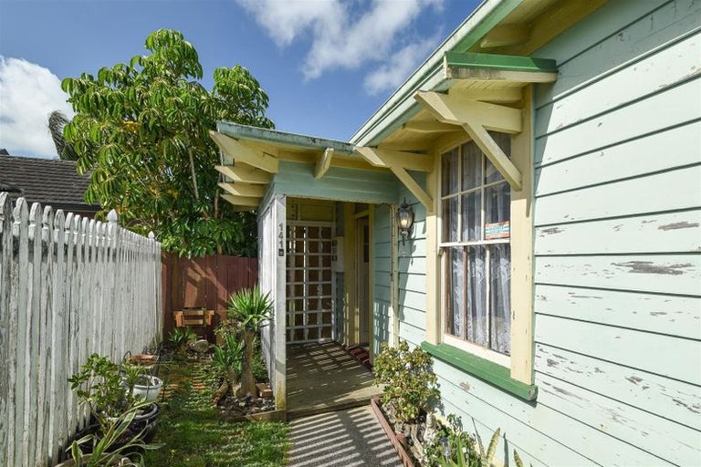 Photo of property in 4/141 Colwill Road, Massey, Auckland, 0614