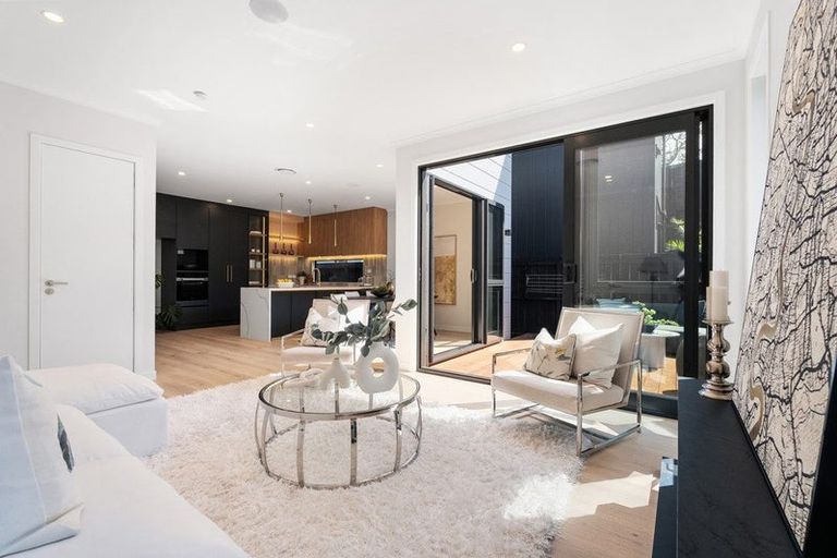 Photo of property in 2/42 Gordon Avenue, St Albans, Christchurch, 8014