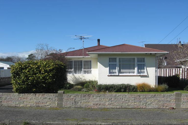 Photo of property in 22 Armstrong Avenue, Carterton, 5713